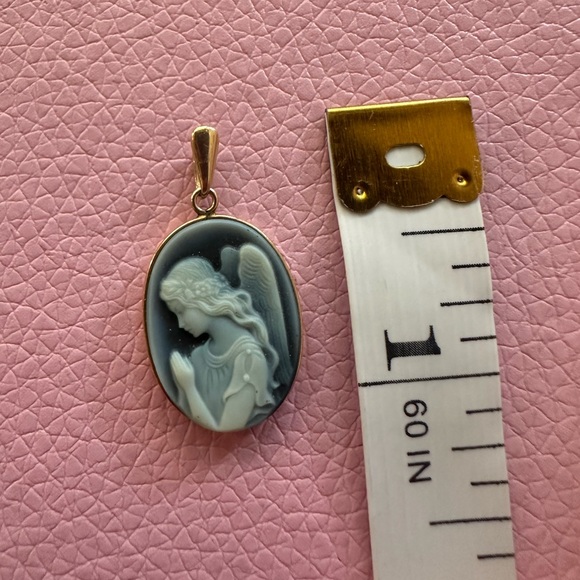 14k Gold Cameo Pendant Praying Angel - Picture 5 of 5